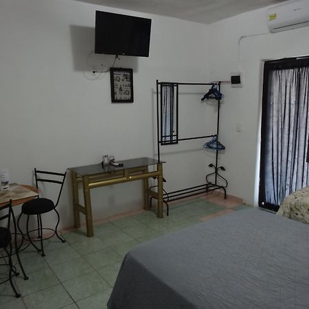 Habitaciones-Comodas-Aire-Wifi-Tv-Cerca De Playa-!!Excelente Precio II Manzanillo Exterior photo
