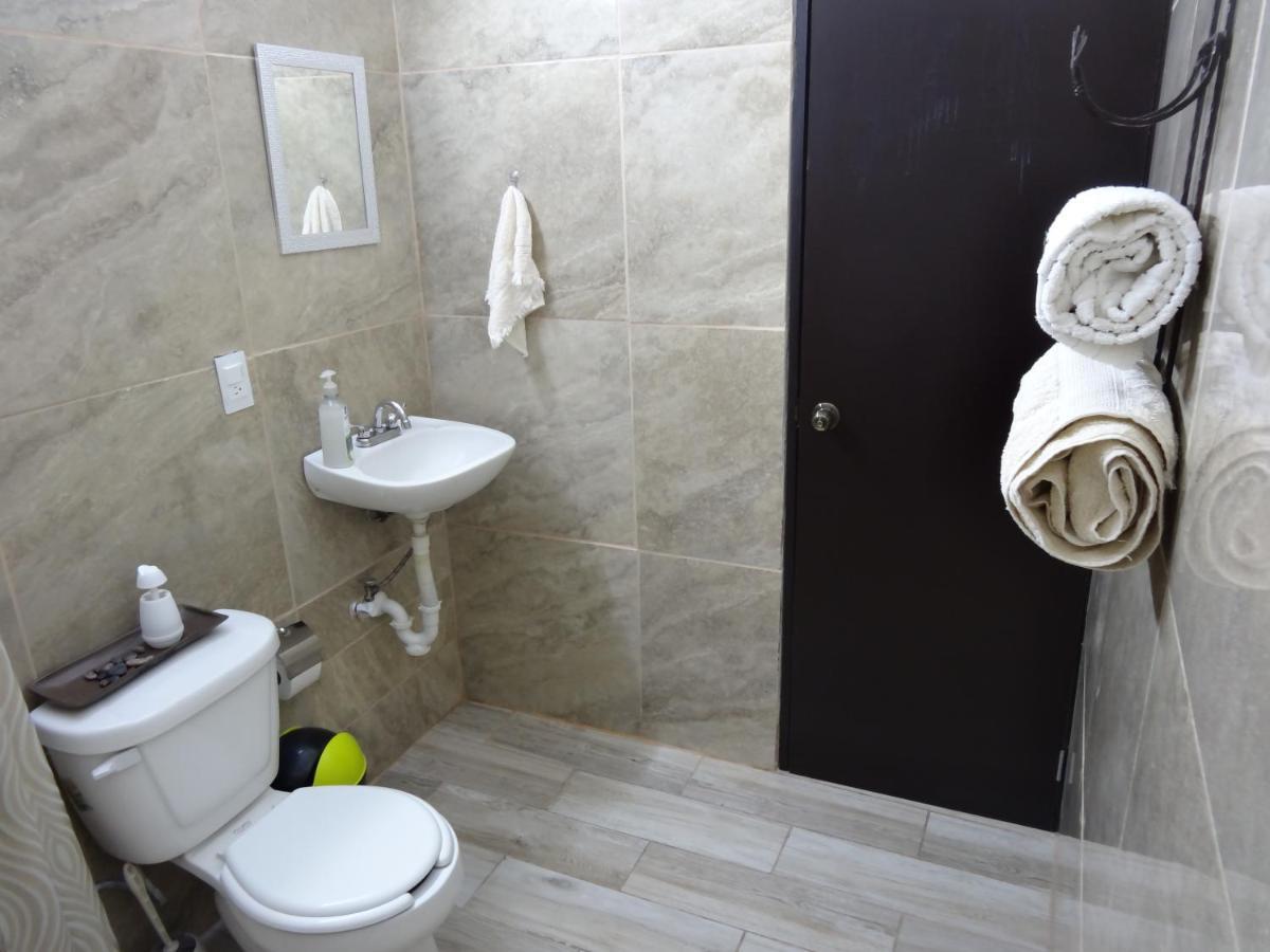 Habitaciones-Comodas-Aire-Wifi-Tv-Cerca De Playa-!!Excelente Precio II Manzanillo Exterior photo