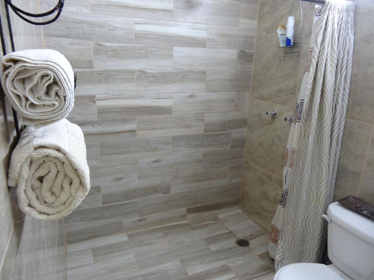 Habitaciones-Comodas-Aire-Wifi-Tv-Cerca De Playa-!!Excelente Precio II Manzanillo Exterior photo